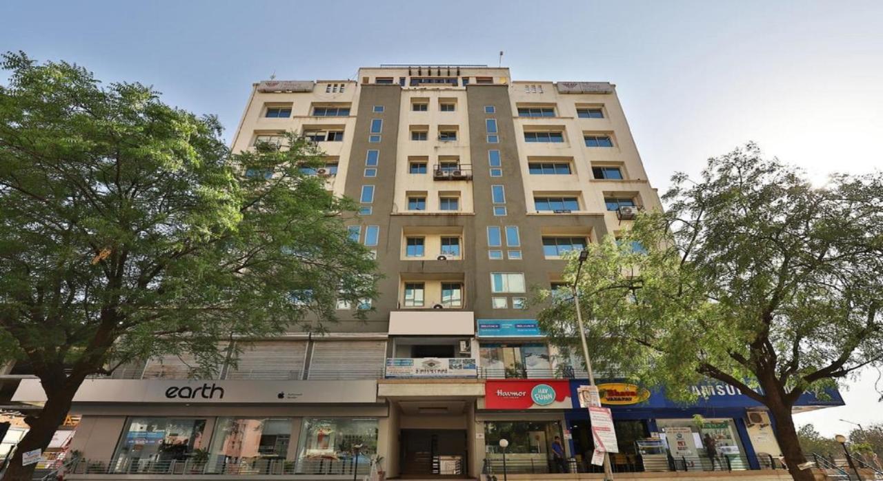 Hotel President Inn By Sky Stays Gandhinagar Bagian luar foto