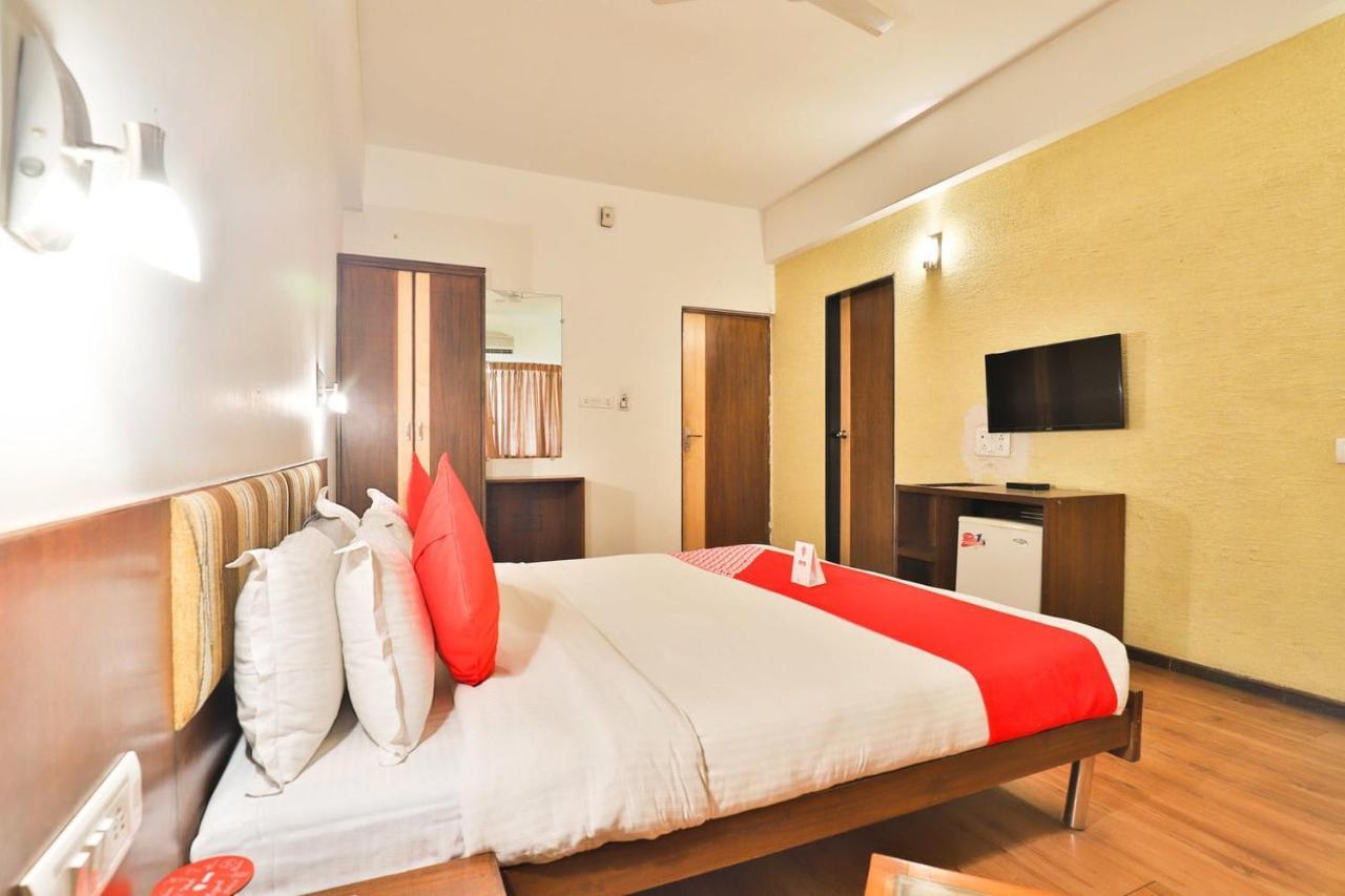 Hotel President Inn By Sky Stays Gandhinagar Bagian luar foto