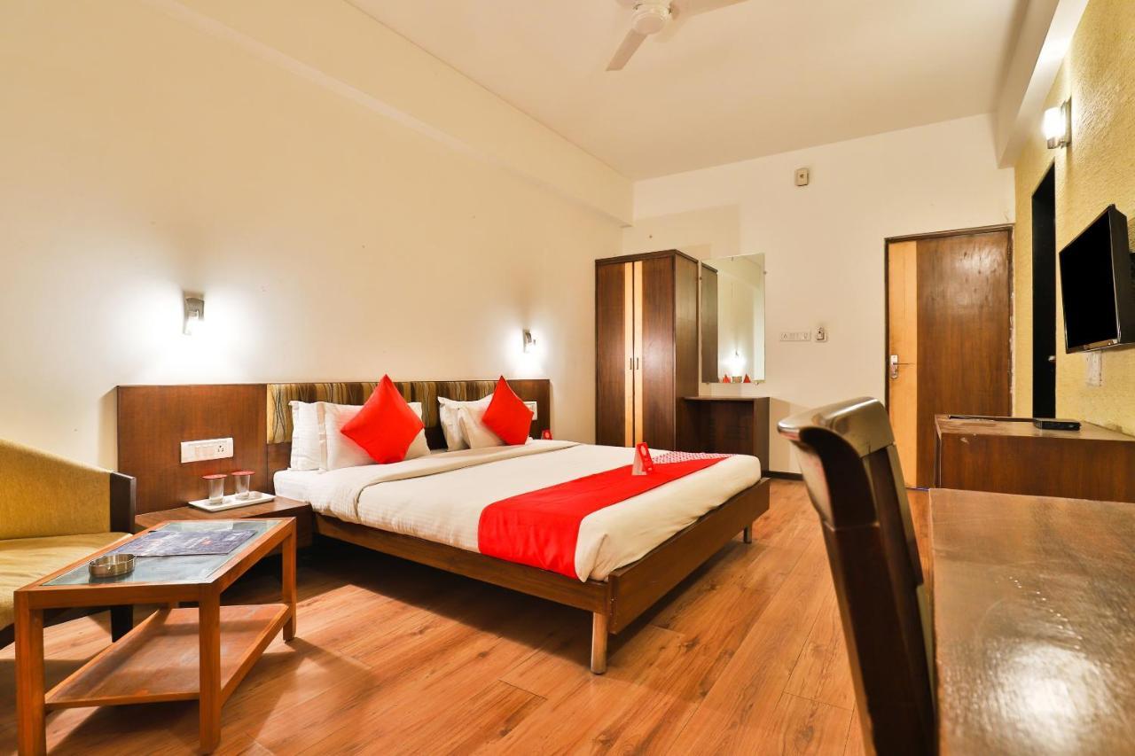 Hotel President Inn By Sky Stays Gandhinagar Bagian luar foto